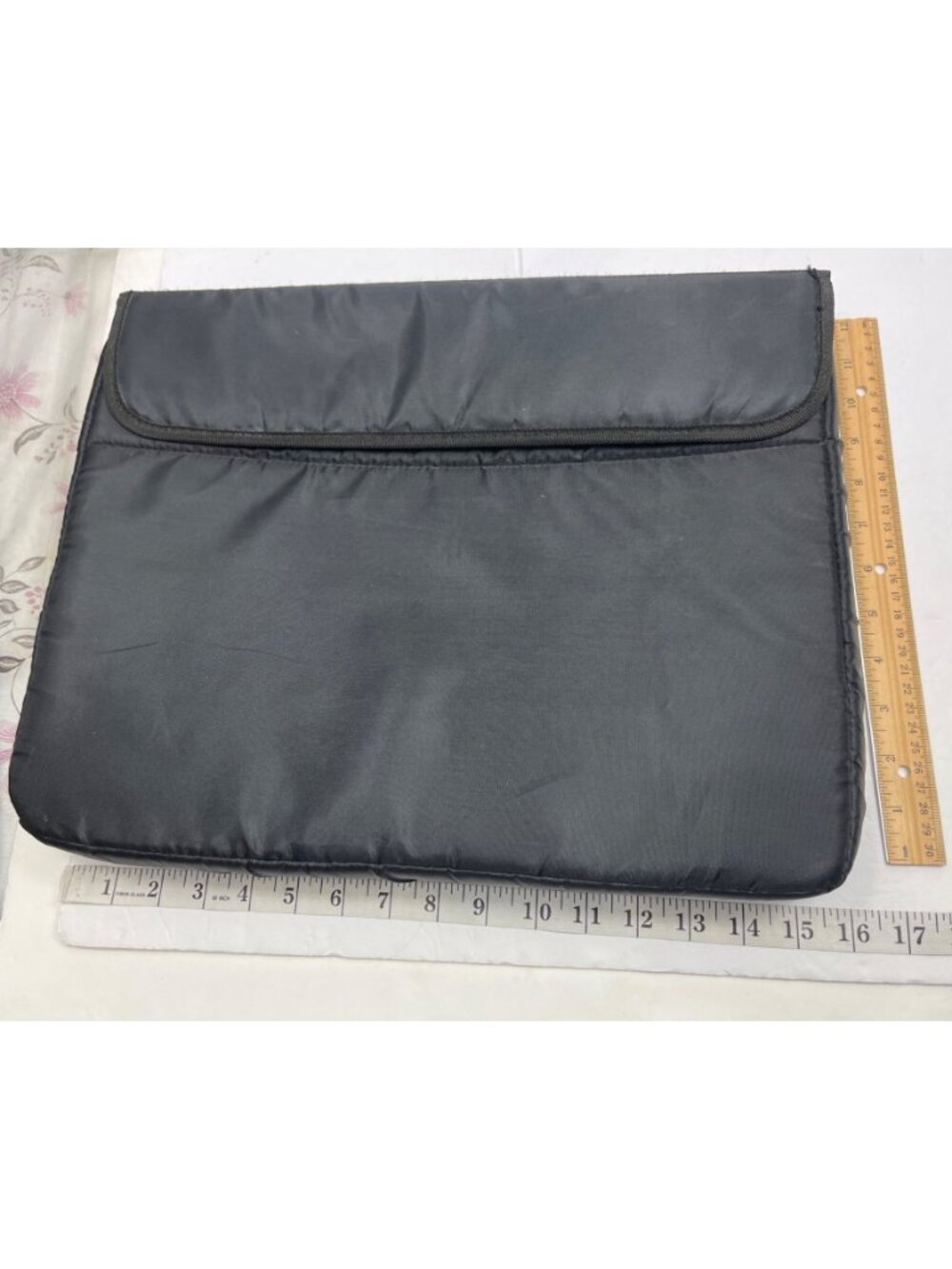 Padded Black Laptop Sleeve Case With Velcro Closure Fits 13-Inch Devices 97b - Picture 2 of 5